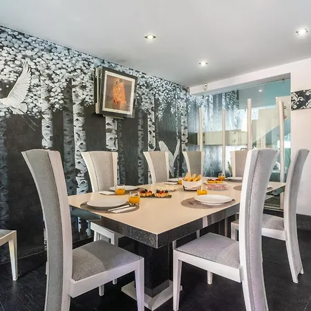Host Wise - Luxurious House With Private Salt Pool 빌라