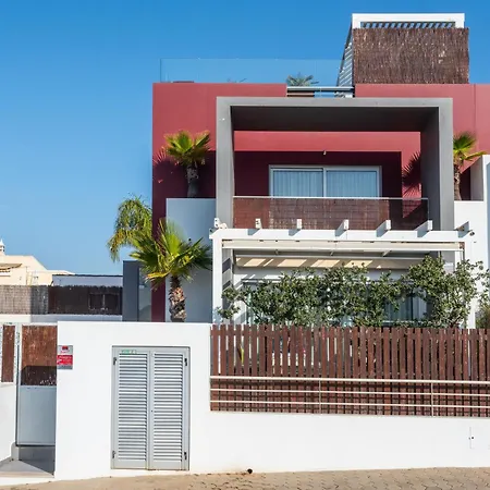 Host Wise - Luxurious House With Private Salt Pool *